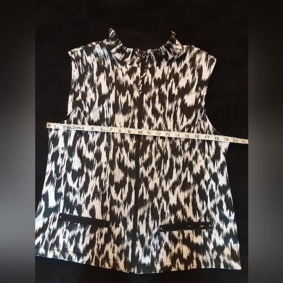 Black and White Pattern Fall/Winter Vest - Picture 1 of 6